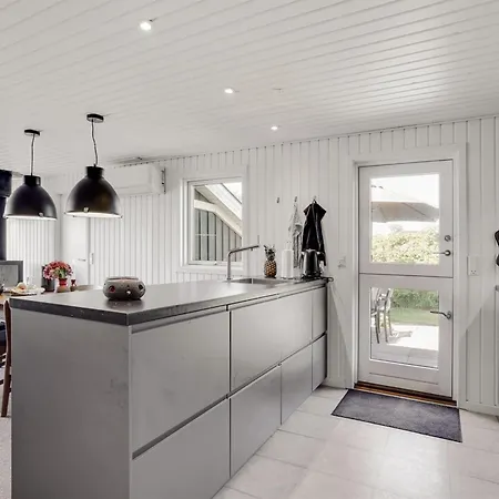 Biarni - 300m From The Sea By Interhome Feriehus