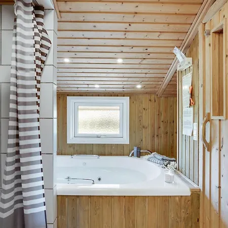 Biarni - 300m From The Sea By Interhome Feriehus *