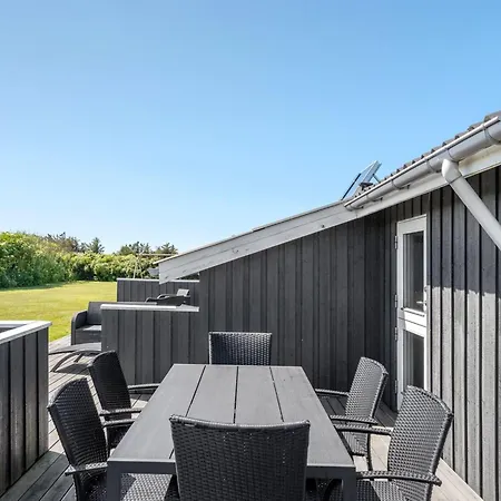Biarni - 300m From The Sea By Interhome